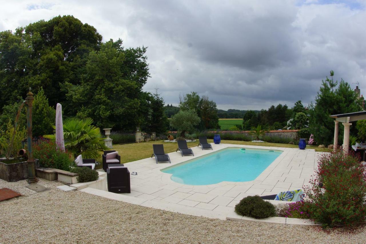 Le Petit Nid Villa Neuillé-le-Lierre Kültér fotó